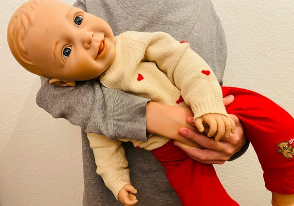 porter bébé à bras