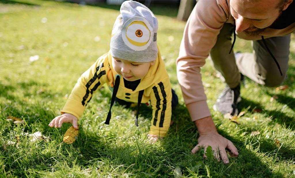 Les étapes clés de bébé à 9 mois