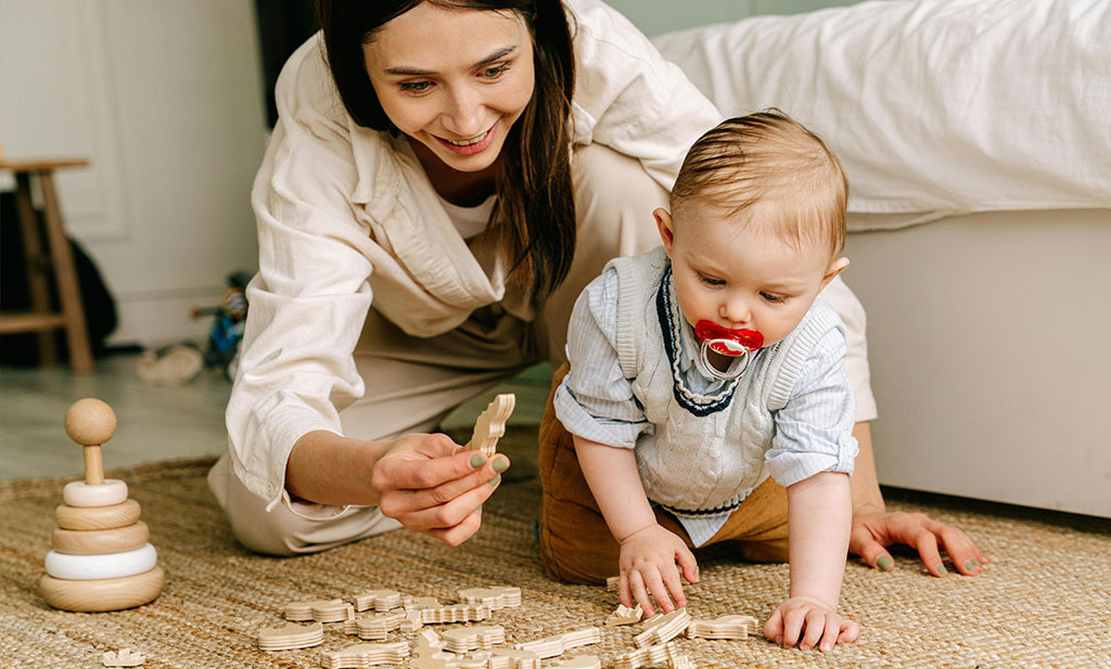 Les étapes clés de bébé à 9 mois