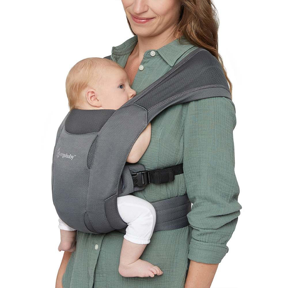 Comment porter votre bébé sur la hanche ? (à partir de 6 mois) - Ergobaby
