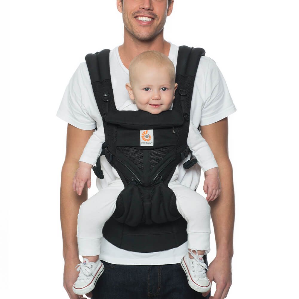 Comment porter votre bébé sur la hanche ? (à partir de 6 mois) - Ergobaby
