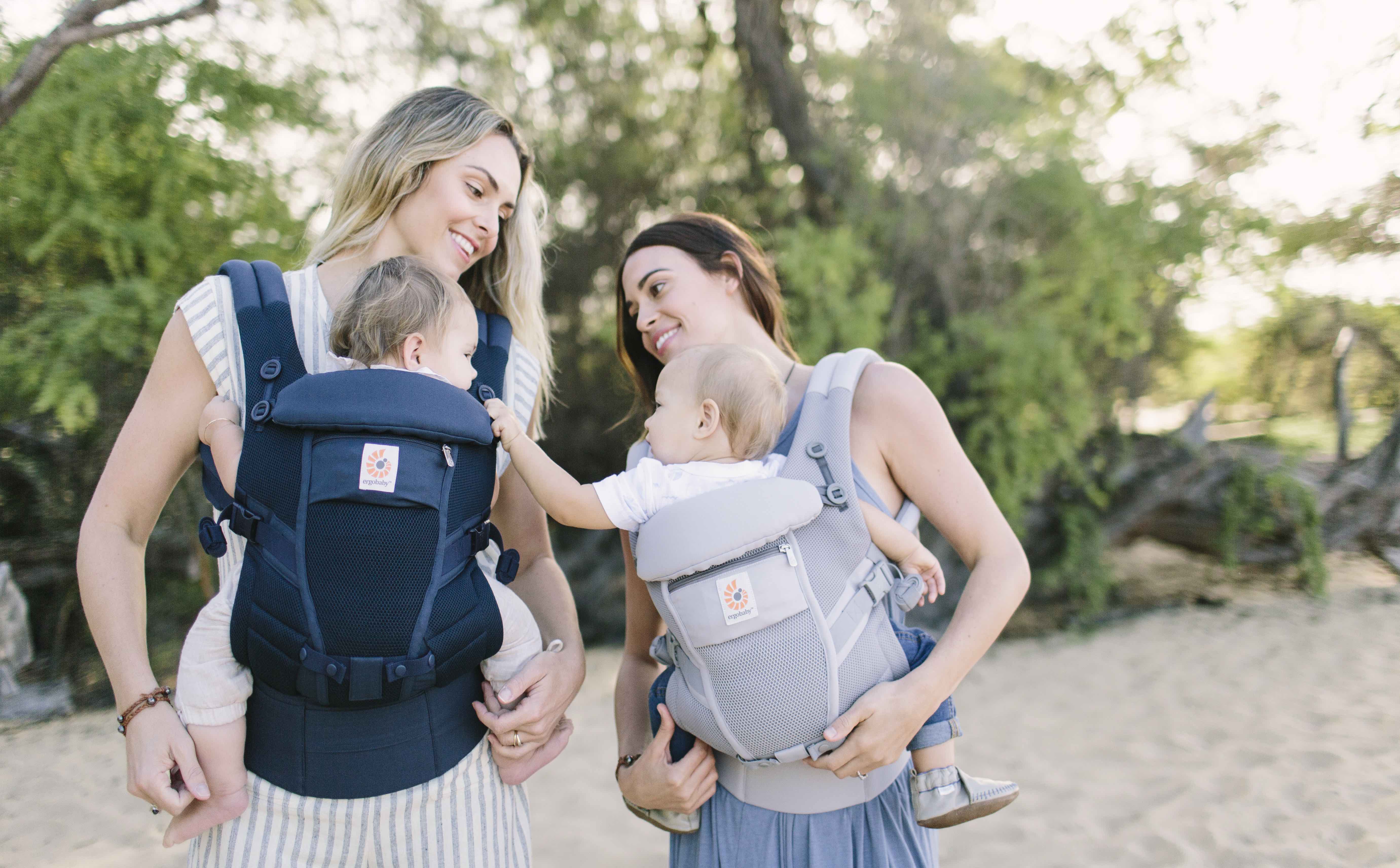 Conseil de portage : Les bébés portés pleurent moins