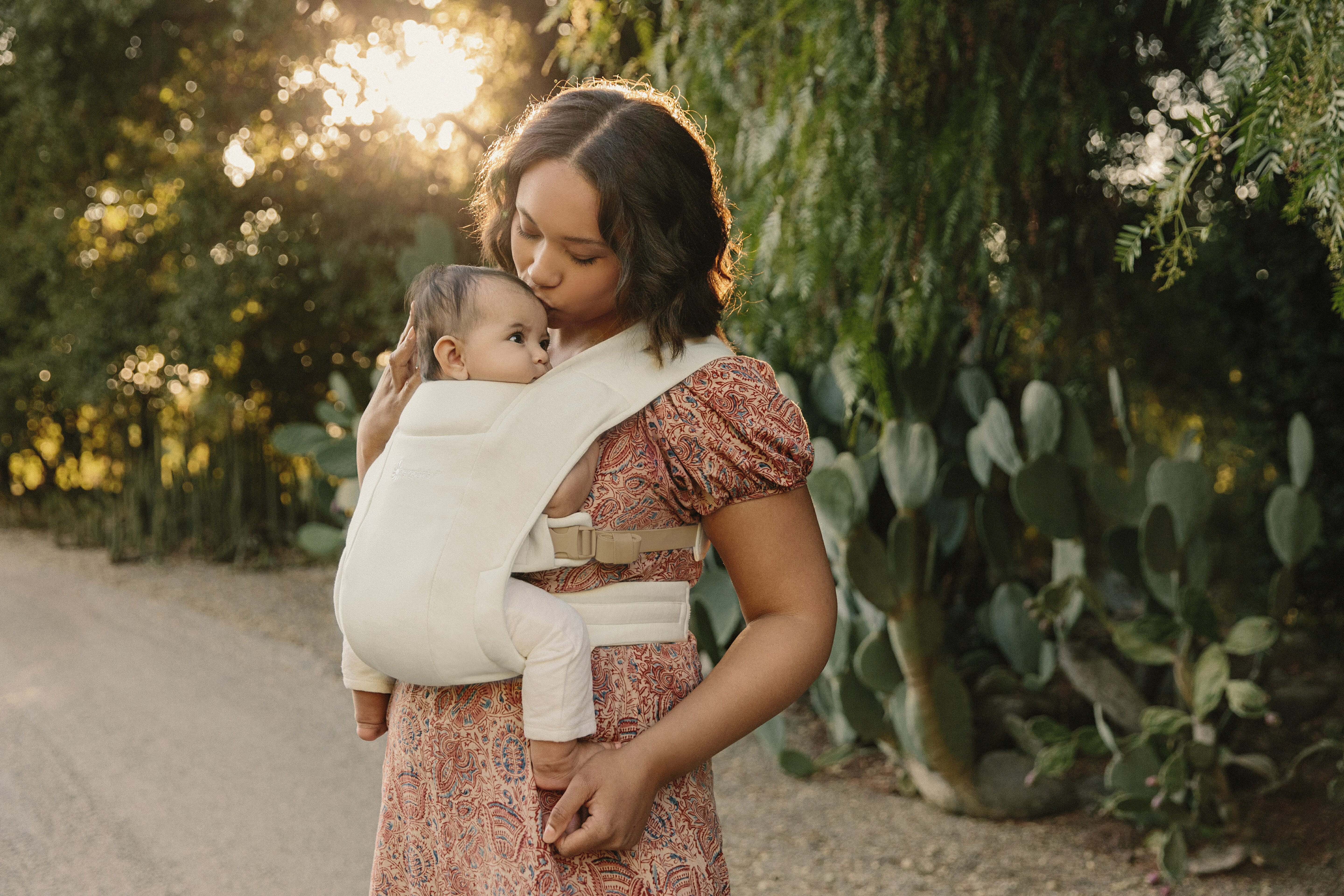 Série de vidéos Porte-Bébé Embrace : Comment installer le Porte-Bébé Embrace en mode nouveau-né ?