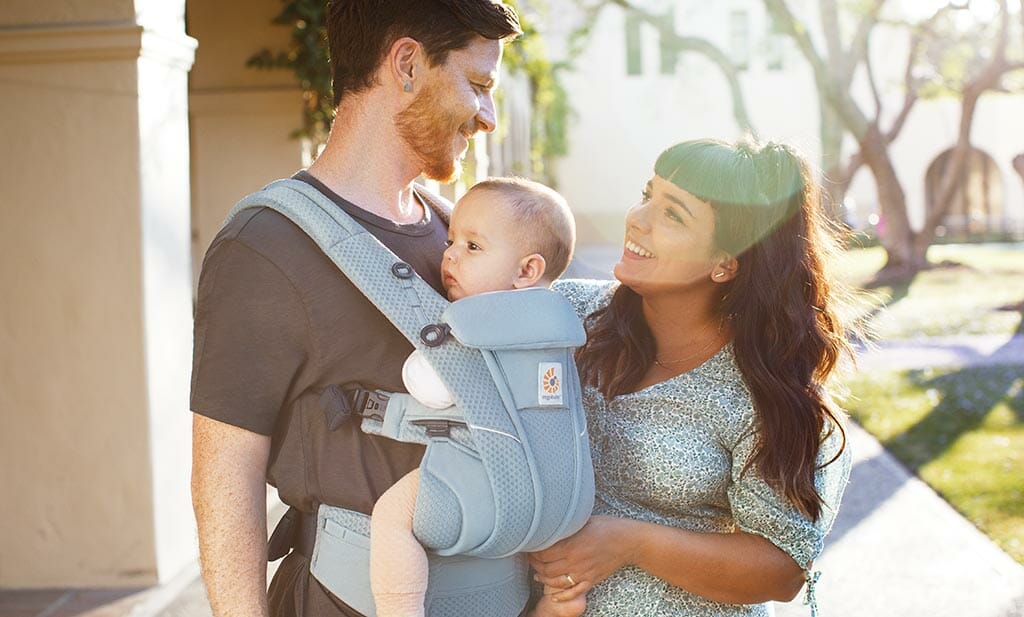 Commencez votre aventure avec un porte-bébé respirant...