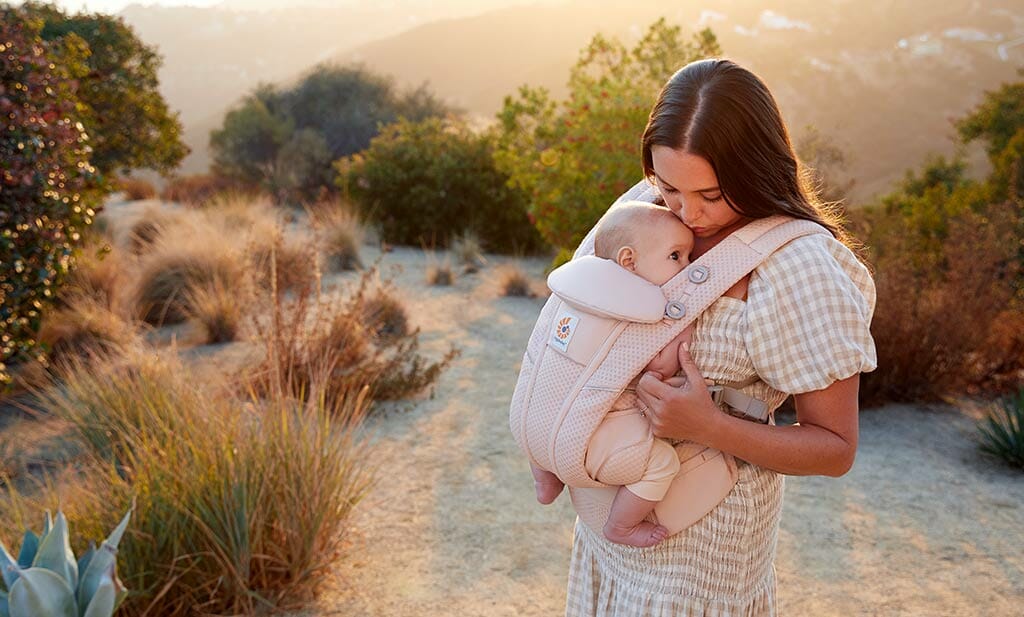 Porter son bébé en sécurité, même en plein été