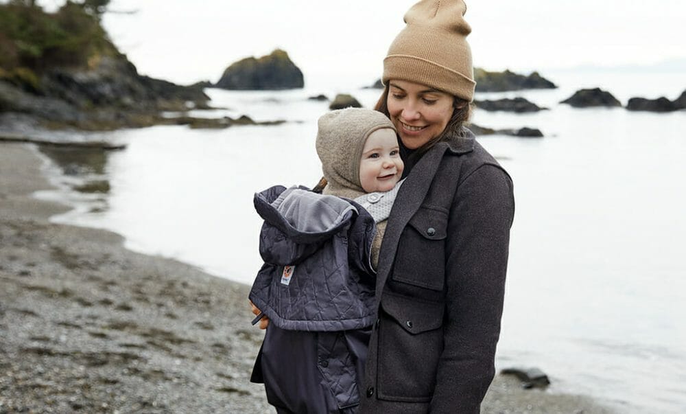 Le nouveau Cocon Météo Imperméable et Cocon Météo Hiver d’Ergobaby - Restez au sec et au chaud pendant toute l&#039;année.