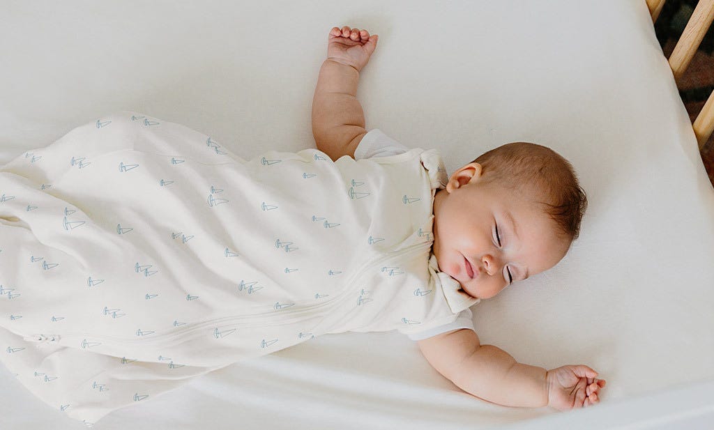 changement d'heure avec bébé au lit, changement du sommeil / heure d'été dans sa gigoteuse ergobaby