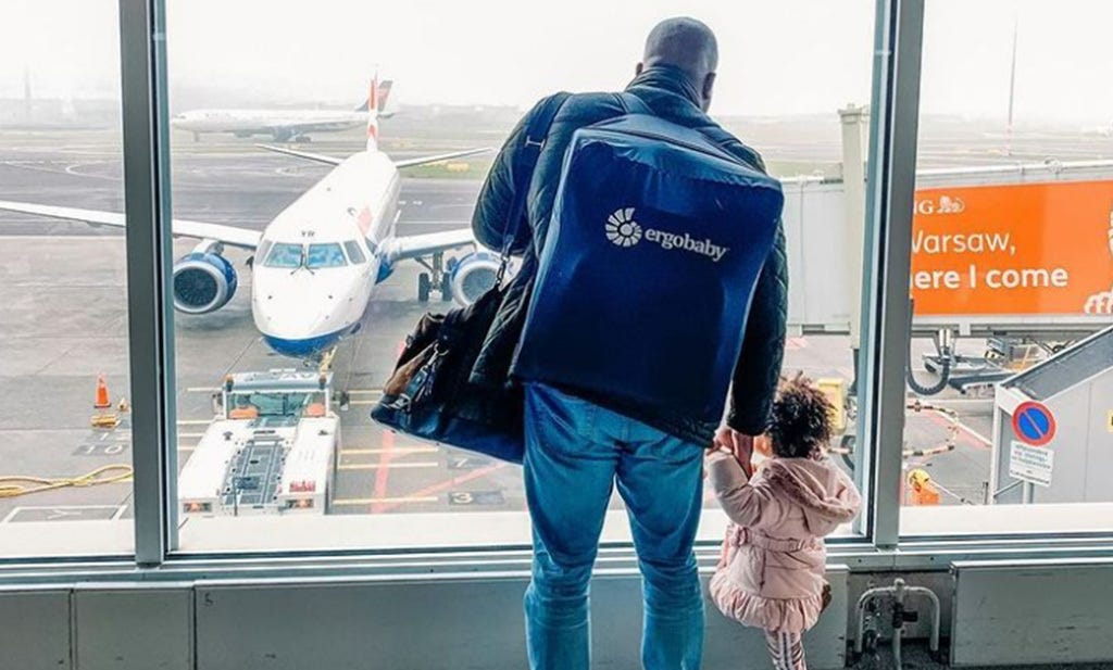 Voyager en avion avec un bébé