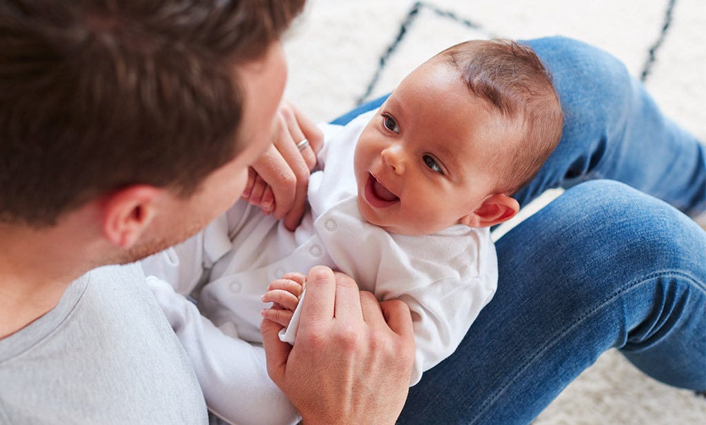 Les étapes du développement de bébé : le deuxième mois